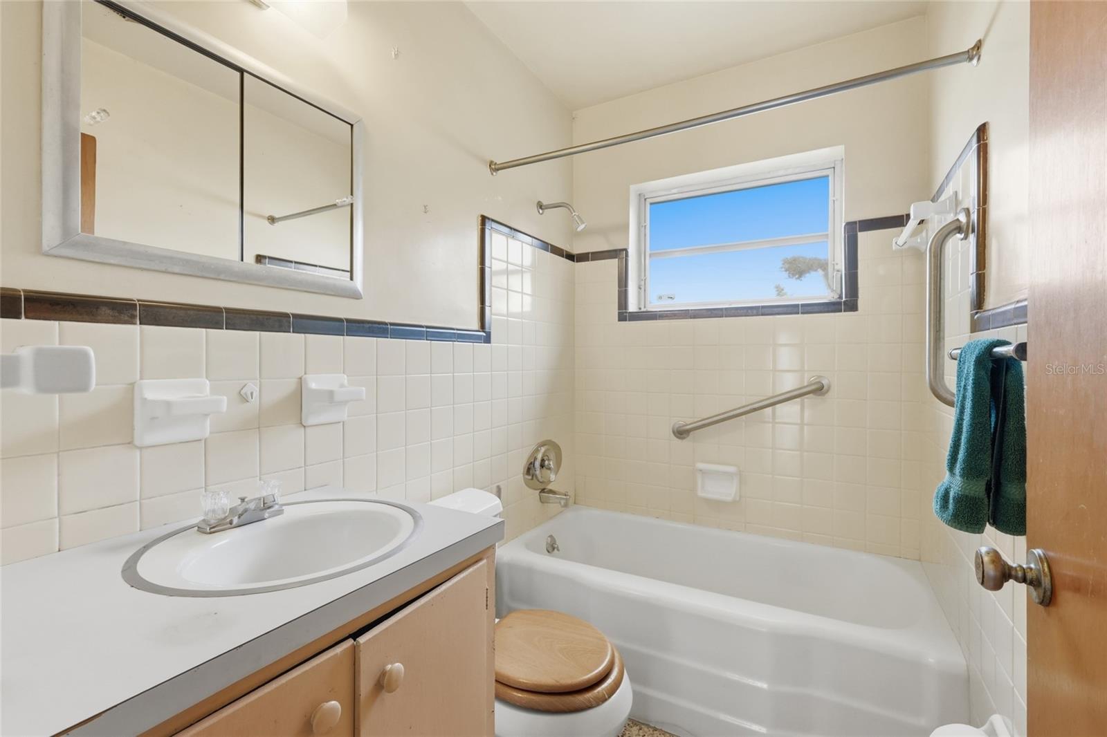 Image 19 of 27 For 2506 21st Avenue W