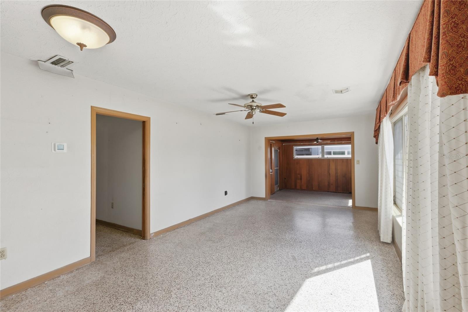 Image 5 of 27 For 2506 21st Avenue W