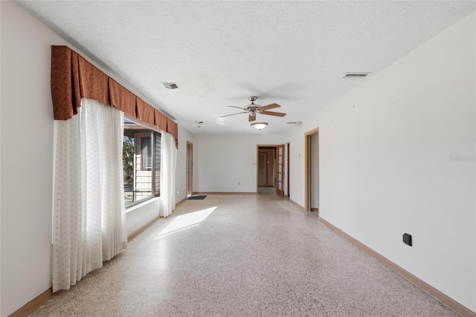 Image 6 of 27 For 2506 21st Avenue W