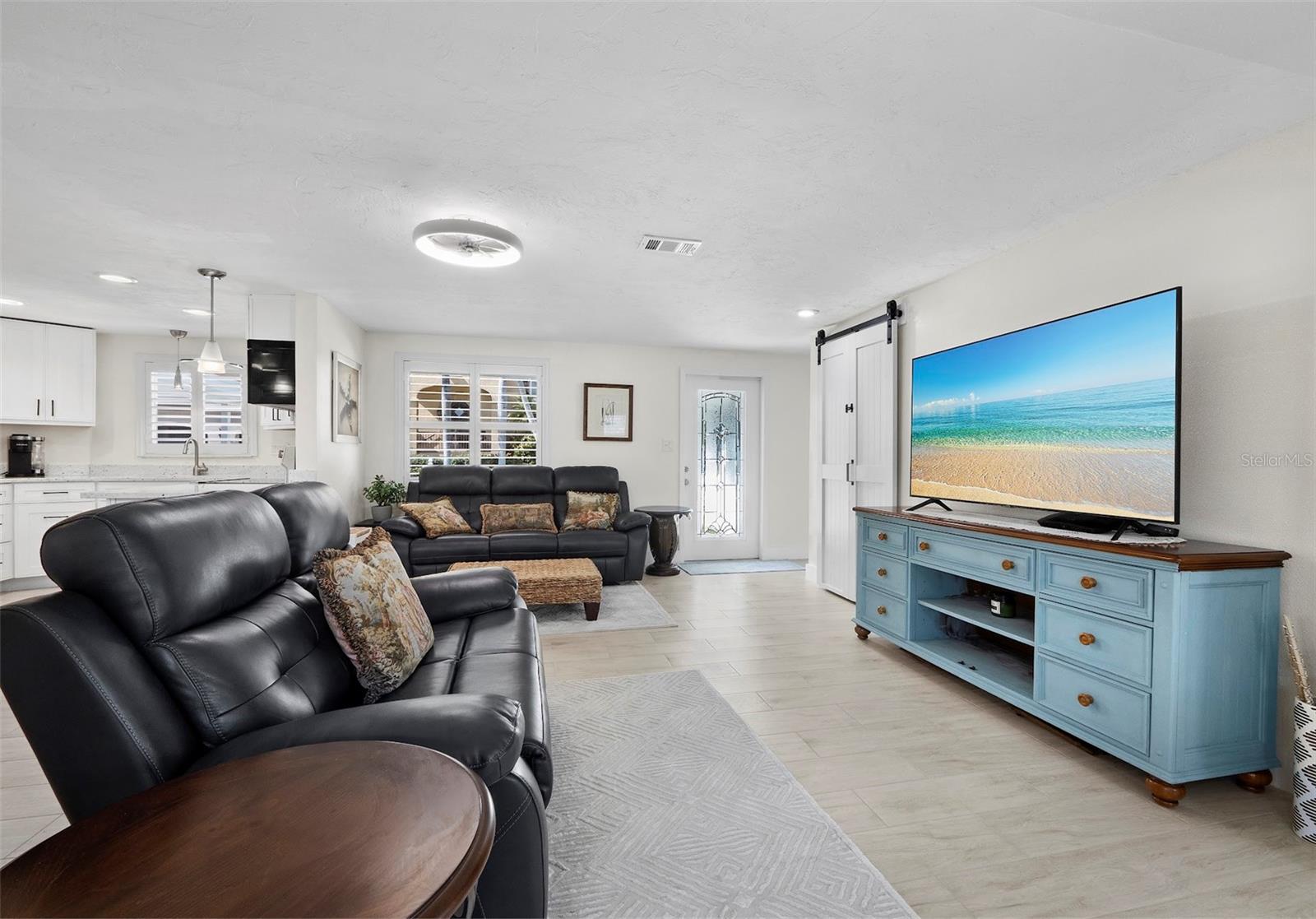 Image 15 of 43 For 726 Jungle Queen Way