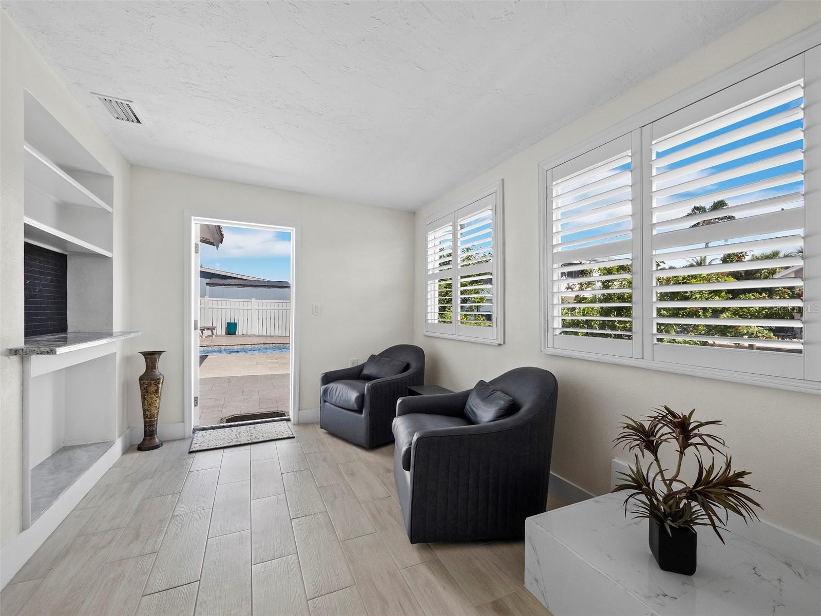 Image 17 of 43 For 726 Jungle Queen Way