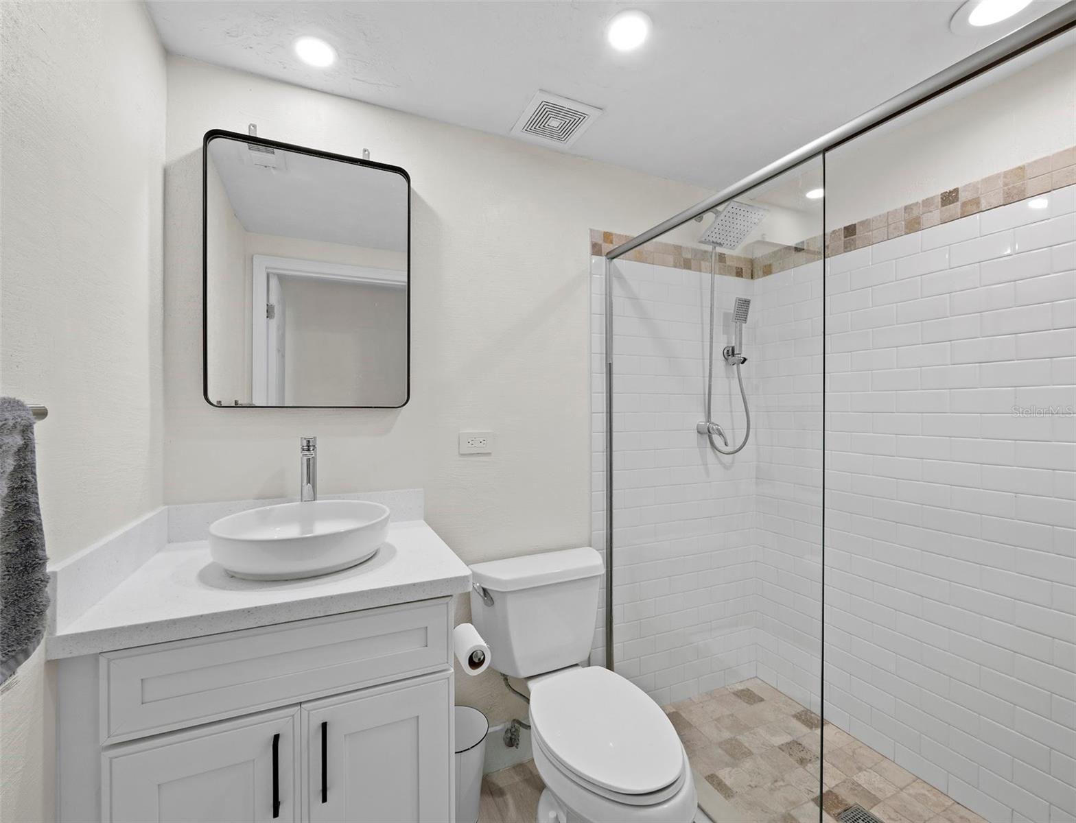 Image 22 of 43 For 726 Jungle Queen Way