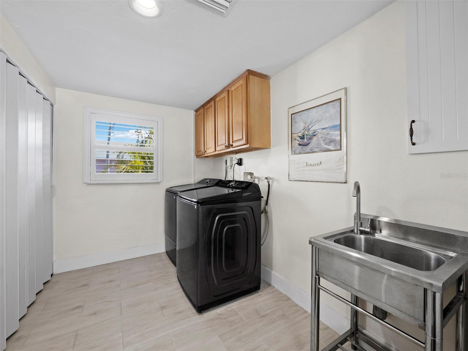 Image 27 of 43 For 726 Jungle Queen Way