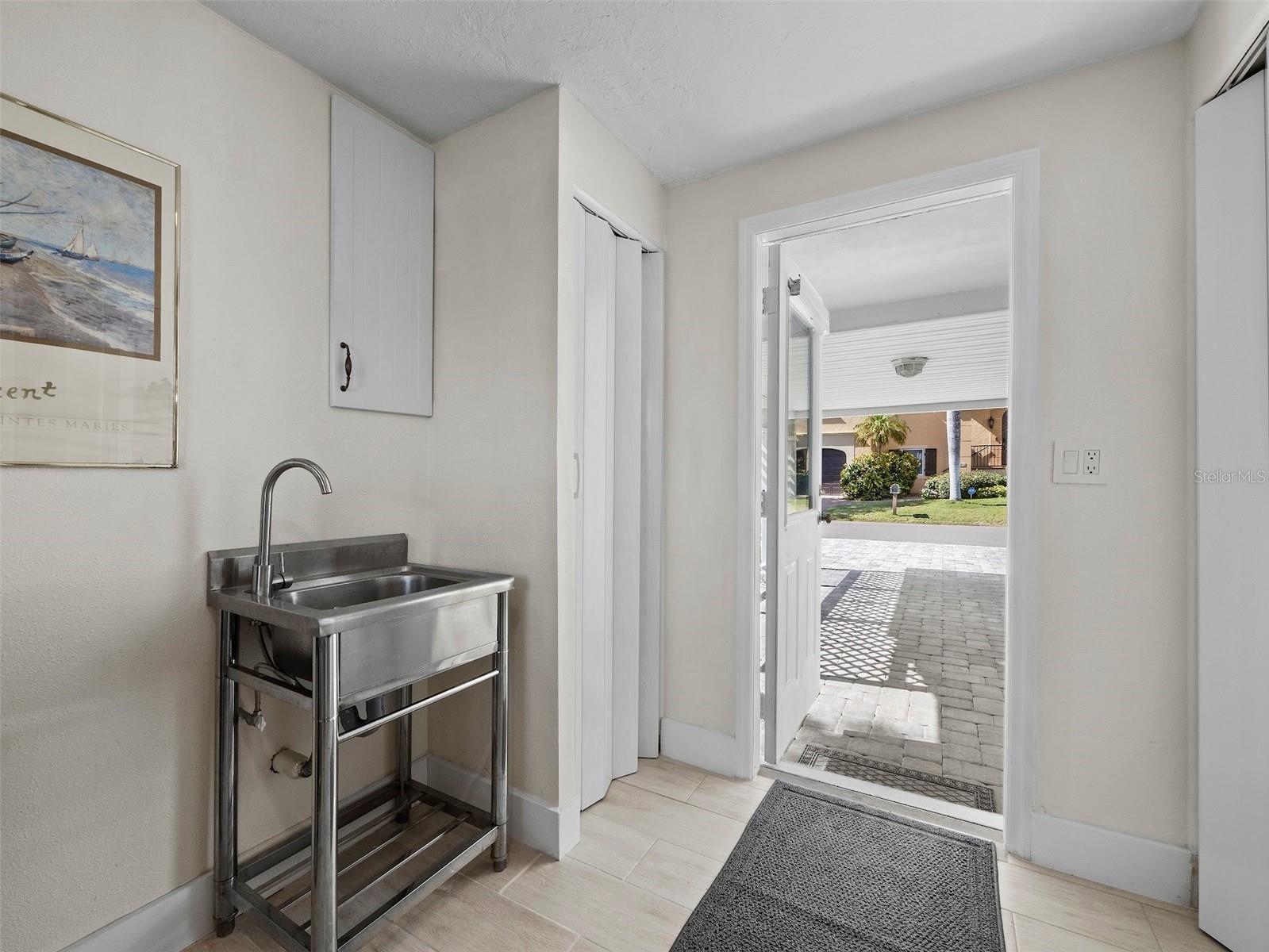 Image 28 of 43 For 726 Jungle Queen Way