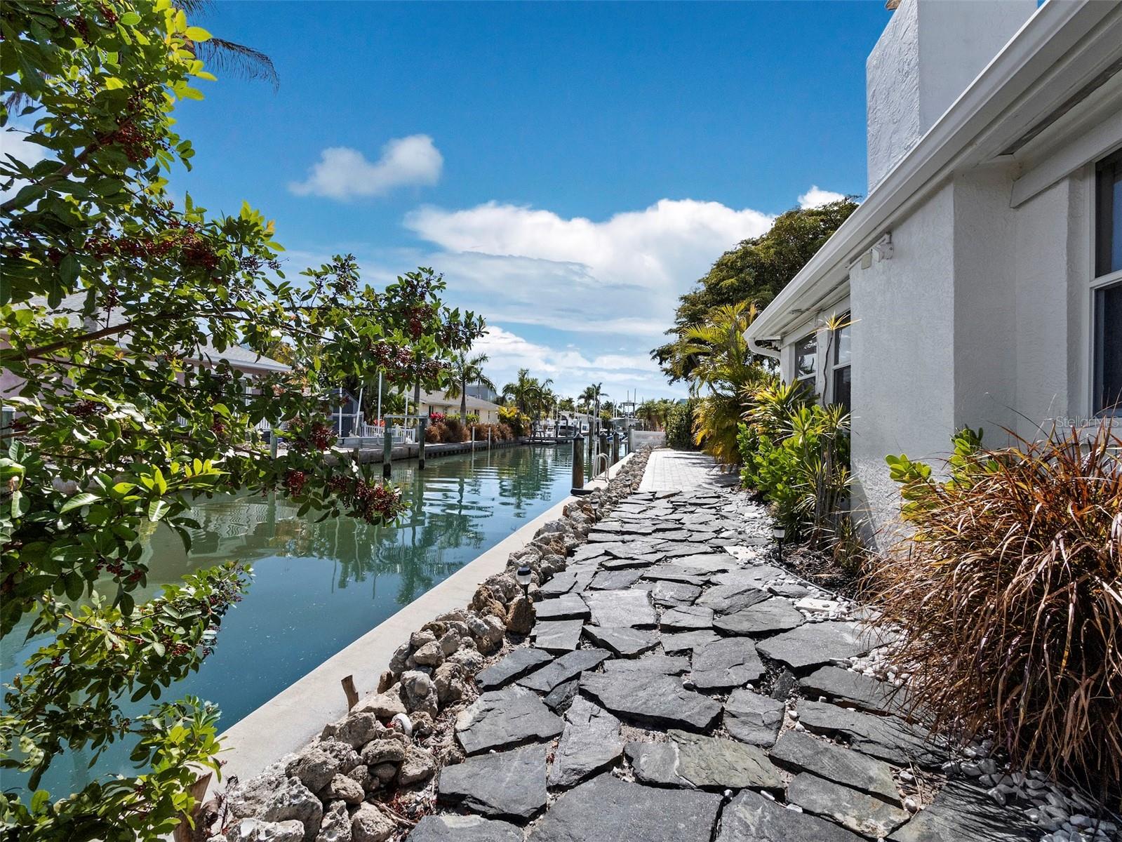 Image 33 of 43 For 726 Jungle Queen Way