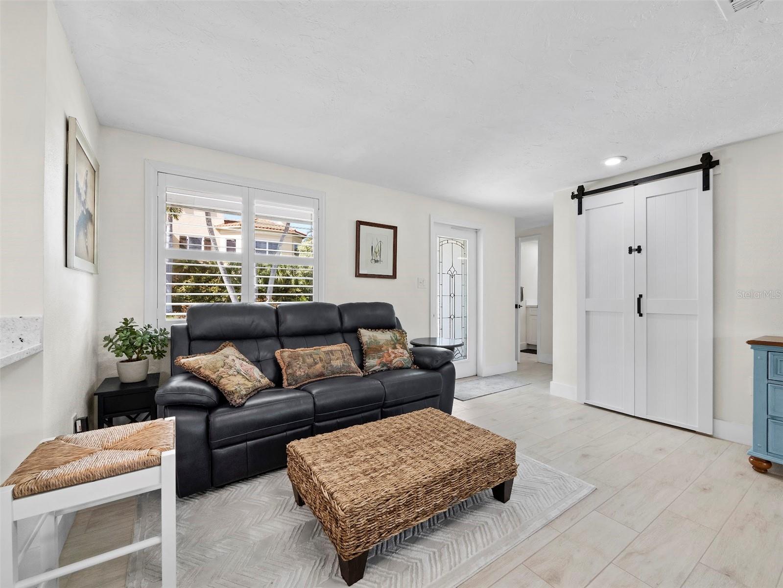 Image 6 of 43 For 726 Jungle Queen Way