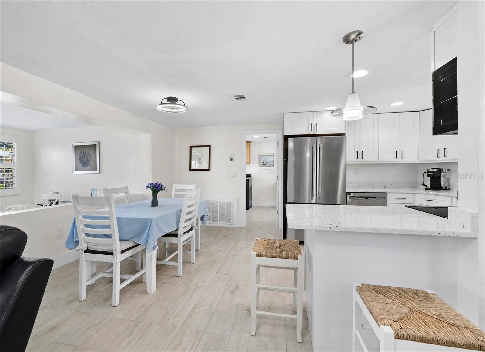 Image 8 of 43 For 726 Jungle Queen Way