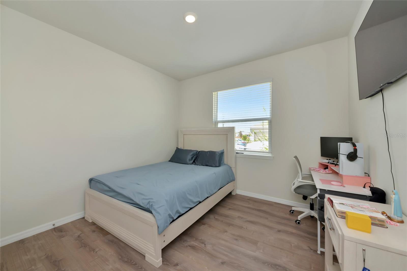 Image 26 of 65 For 627 160th Street E