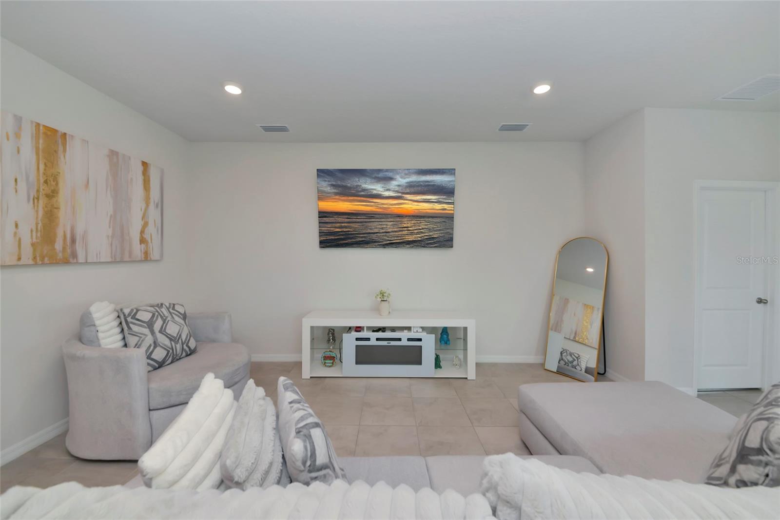 Image 4 of 65 For 627 160th Street E