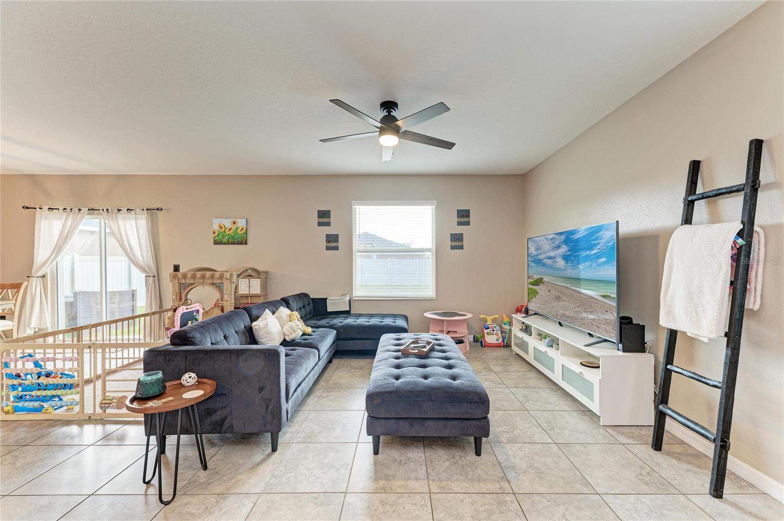 Image 10 of 48 For 17112 Yellow Pine Street