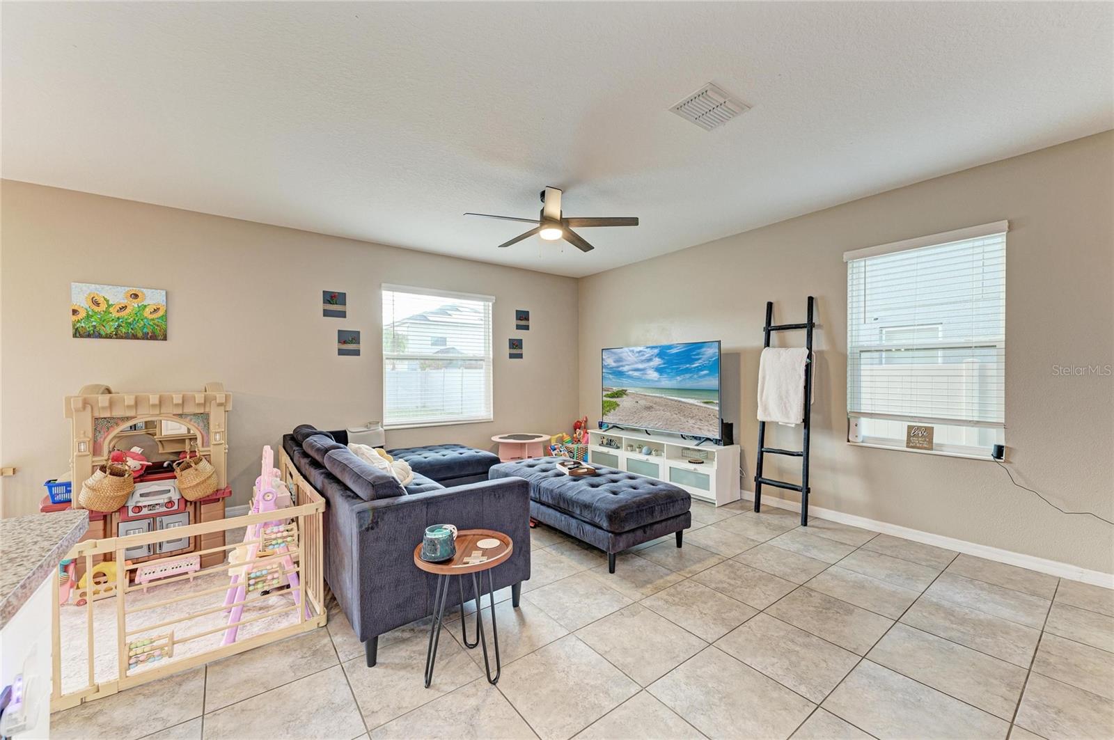 Image 11 of 48 For 17112 Yellow Pine Street