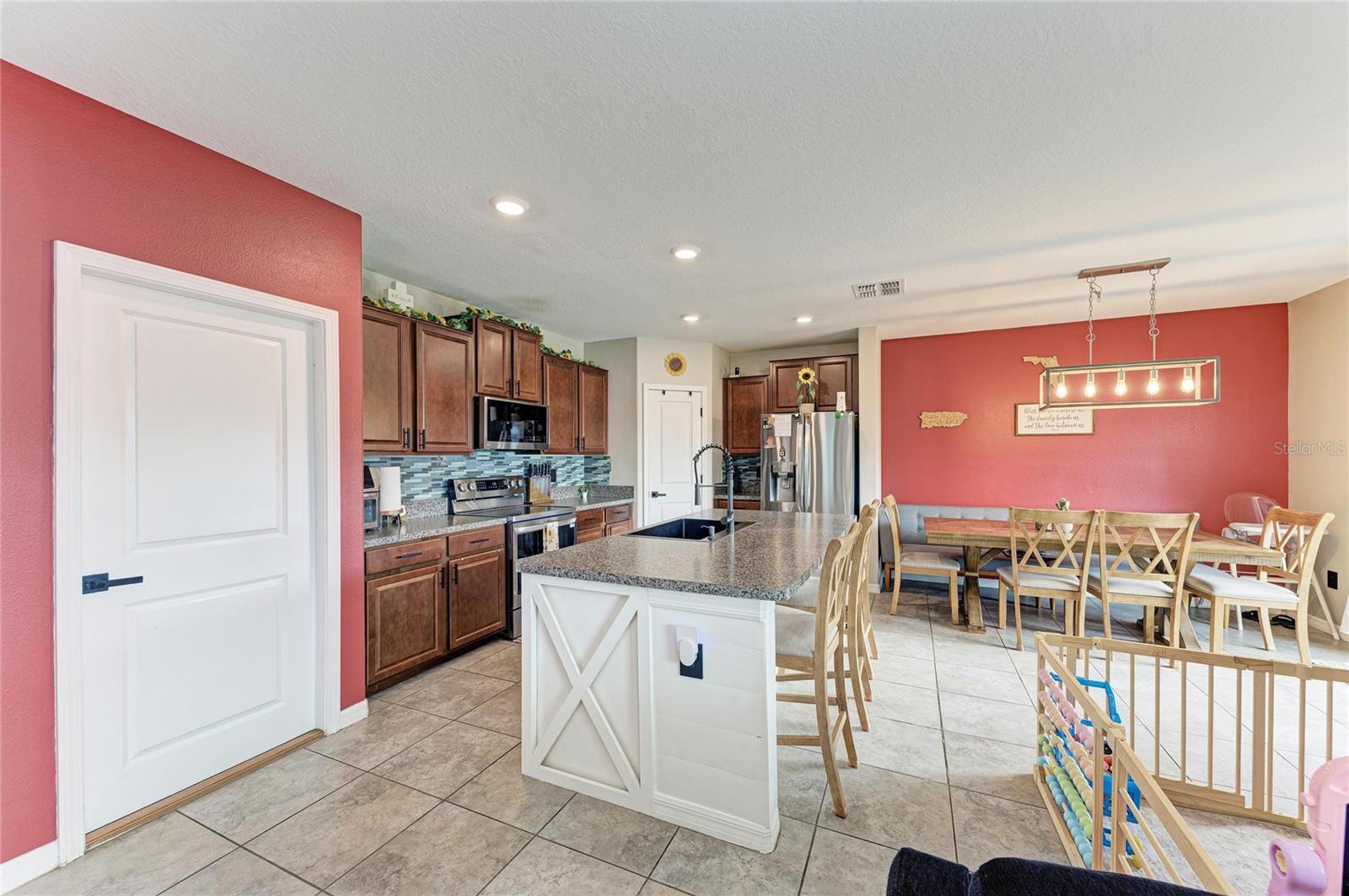 Image 16 of 48 For 17112 Yellow Pine Street