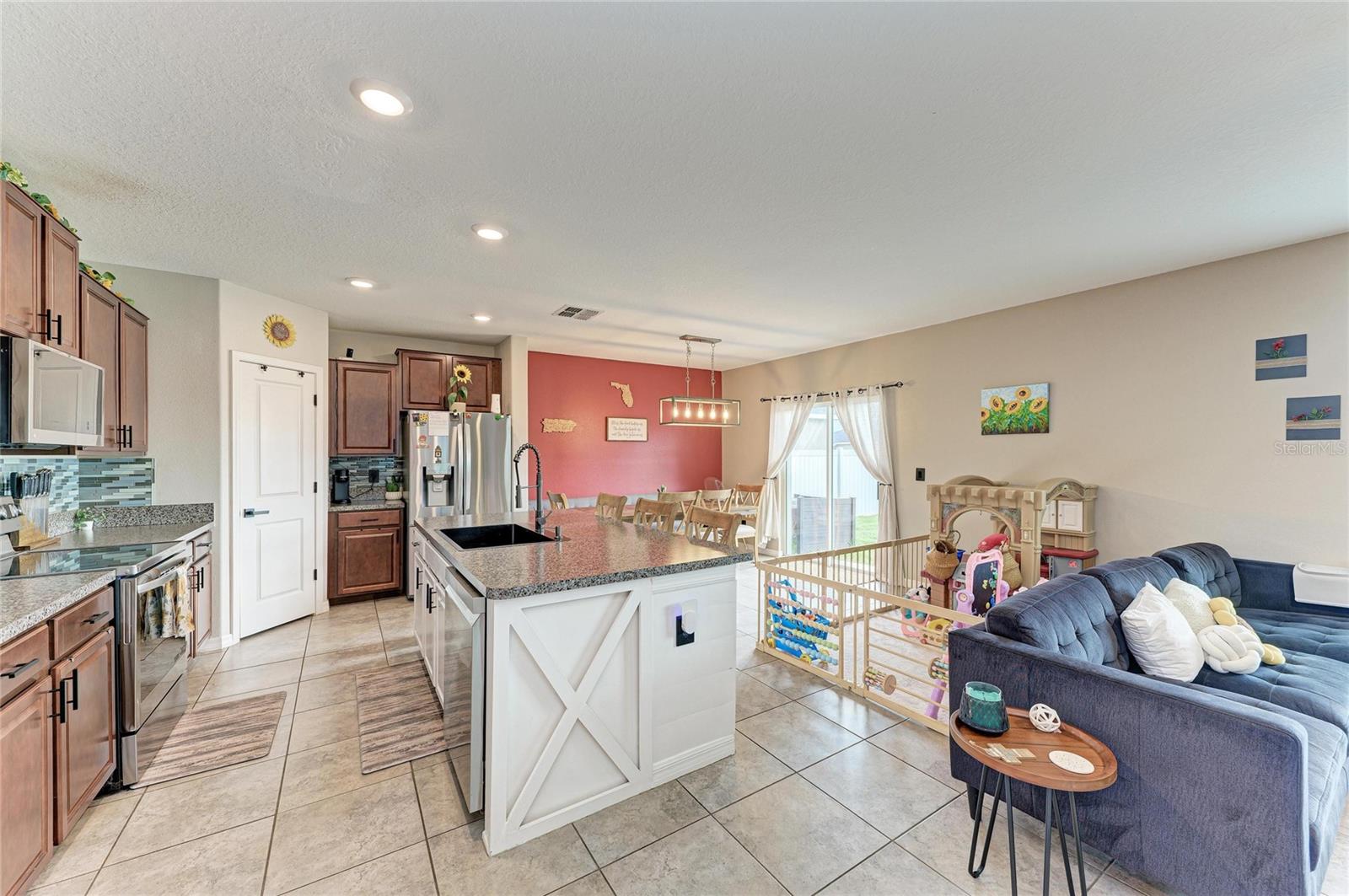 Image 17 of 48 For 17112 Yellow Pine Street