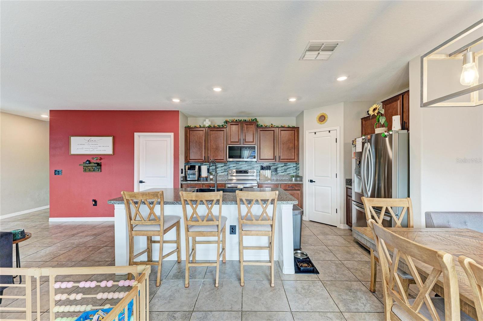 Image 19 of 48 For 17112 Yellow Pine Street