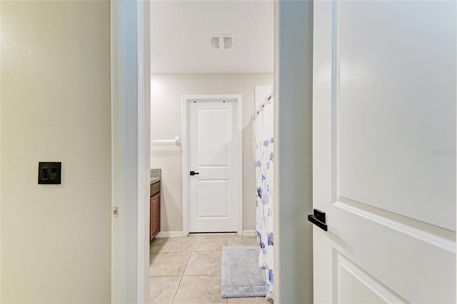 Image 28 of 48 For 17112 Yellow Pine Street