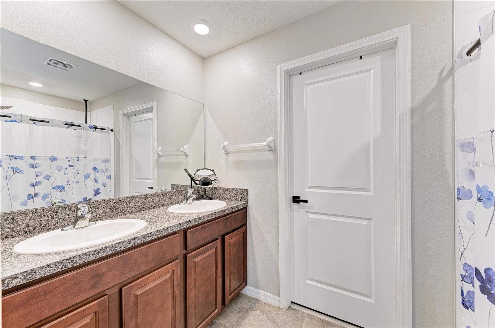 Image 29 of 48 For 17112 Yellow Pine Street