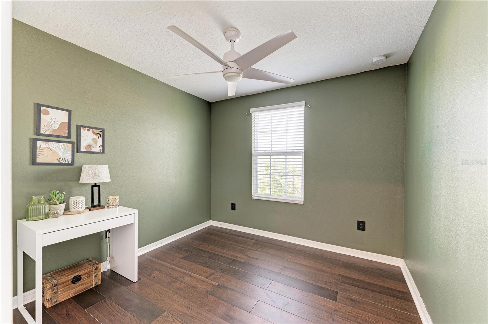 Image 33 of 48 For 17112 Yellow Pine Street