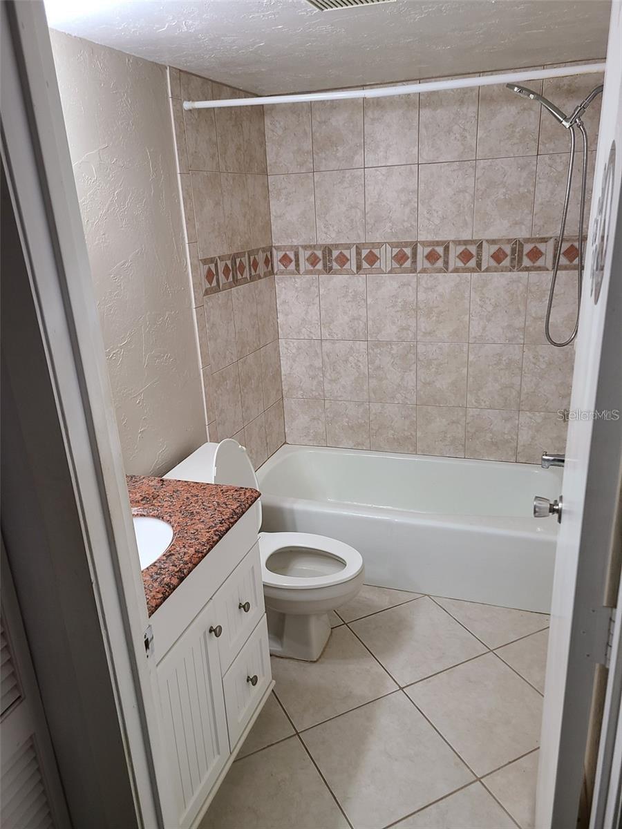 Image 10 of 25 For 5647 Summer Side Lane 41a