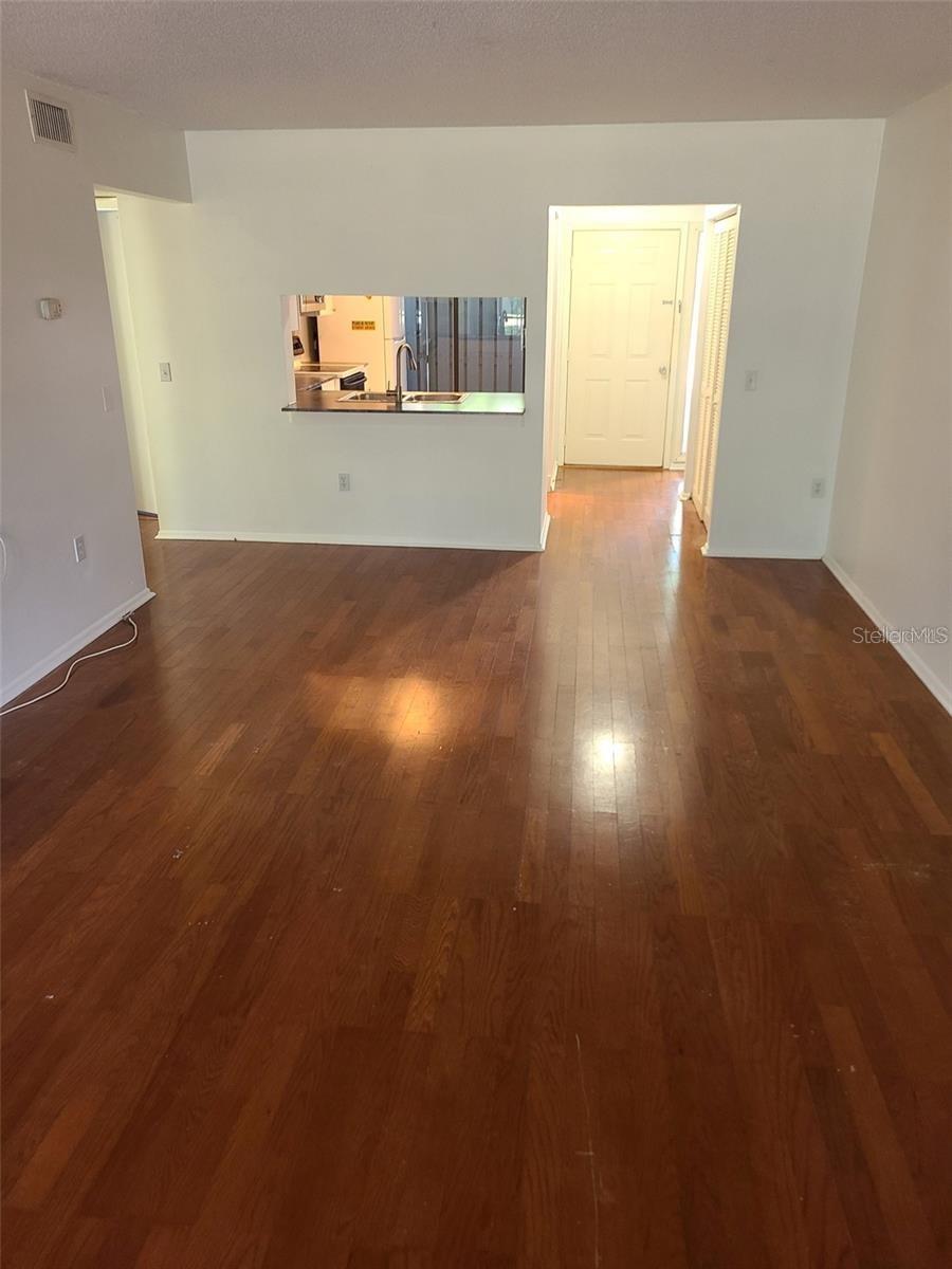 Image 11 of 25 For 5647 Summer Side Lane 41a