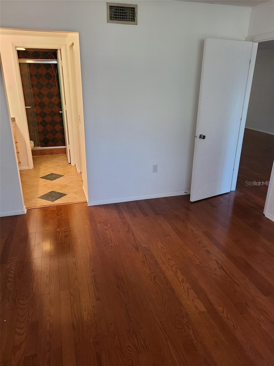 Image 14 of 25 For 5647 Summer Side Lane 41a