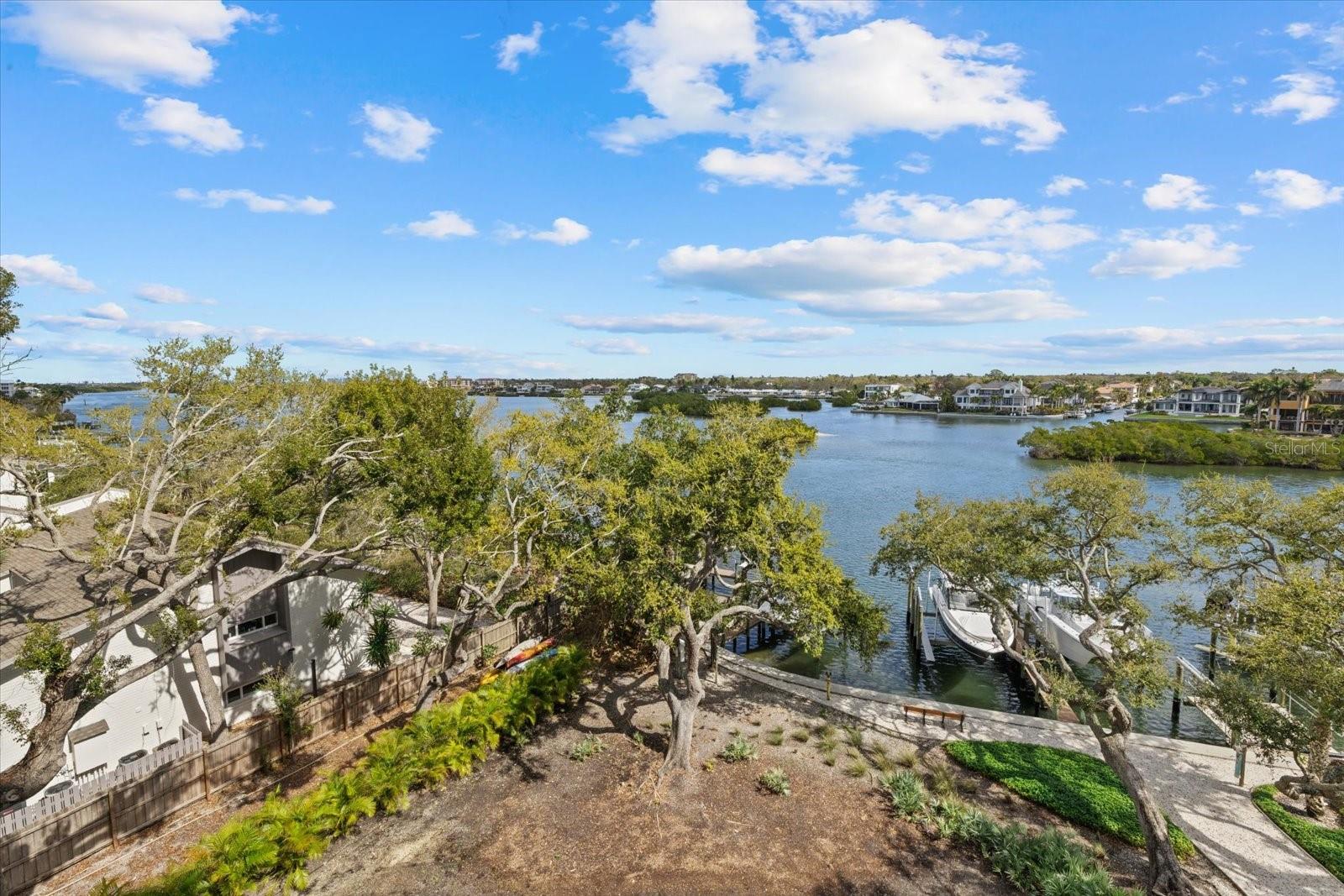 Image 16 of 100 For 1660 Summerhouse Lane 402