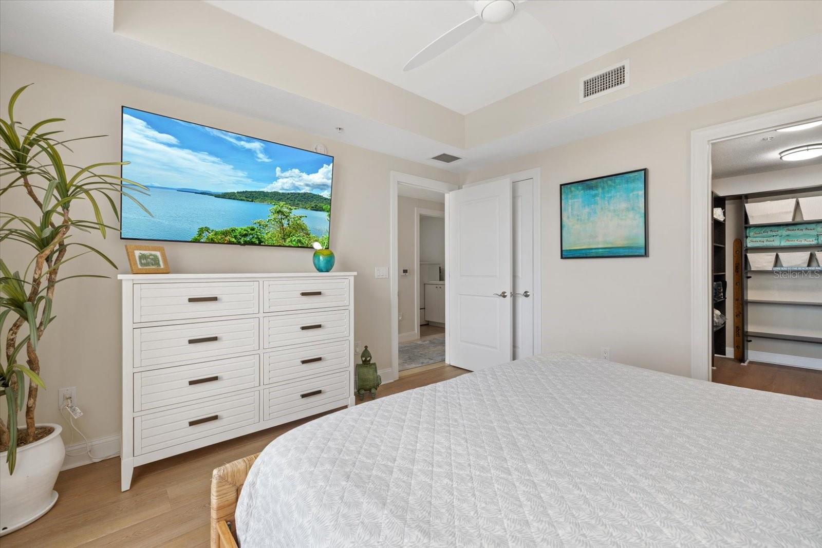 Image 31 of 100 For 1660 Summerhouse Lane 402