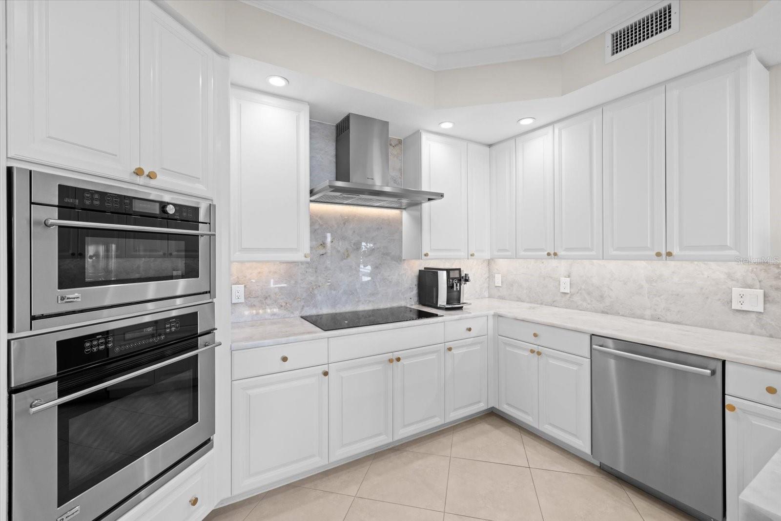 Image 6 of 100 For 1660 Summerhouse Lane 402