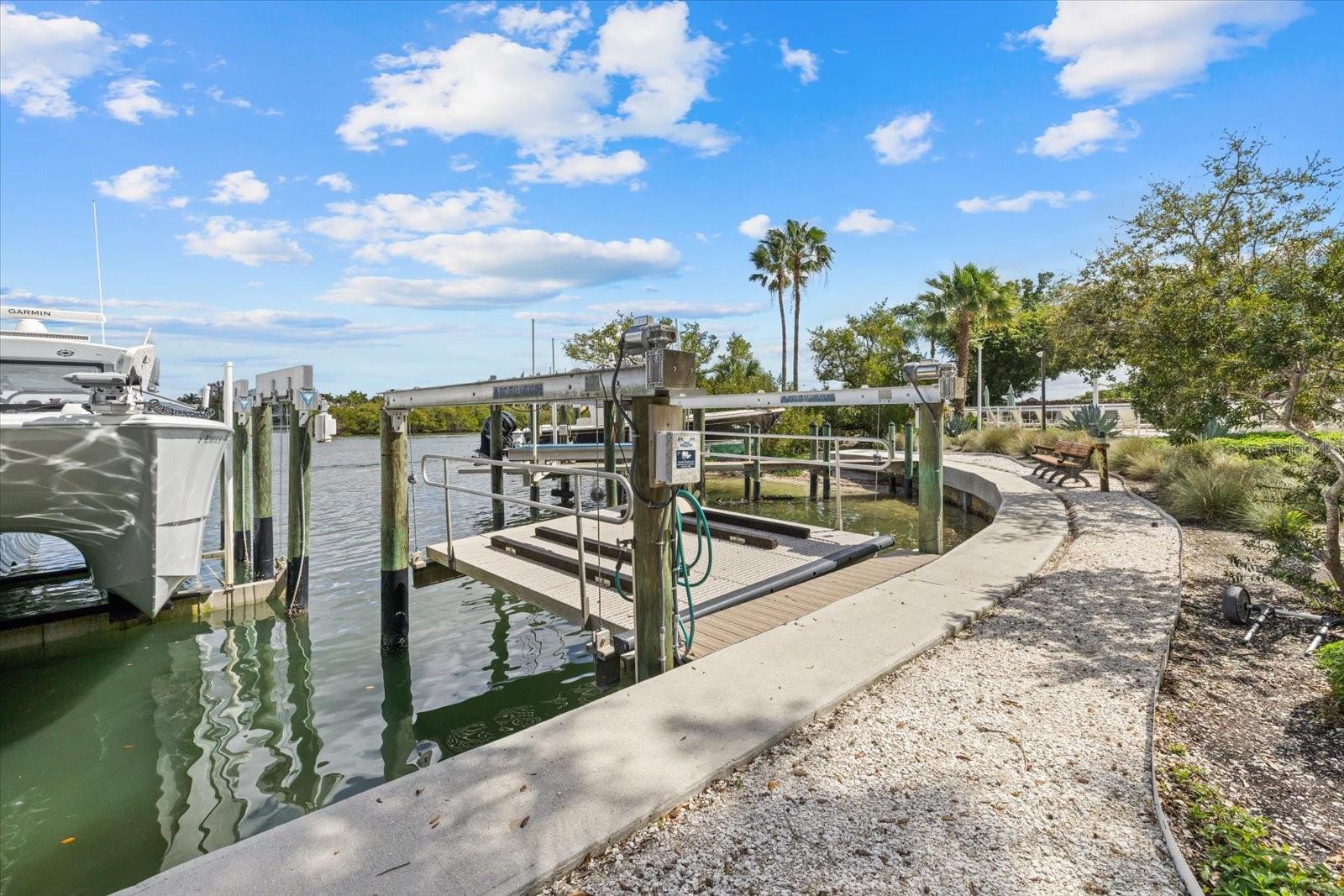 Image 61 of 100 For 1660 Summerhouse Lane 402