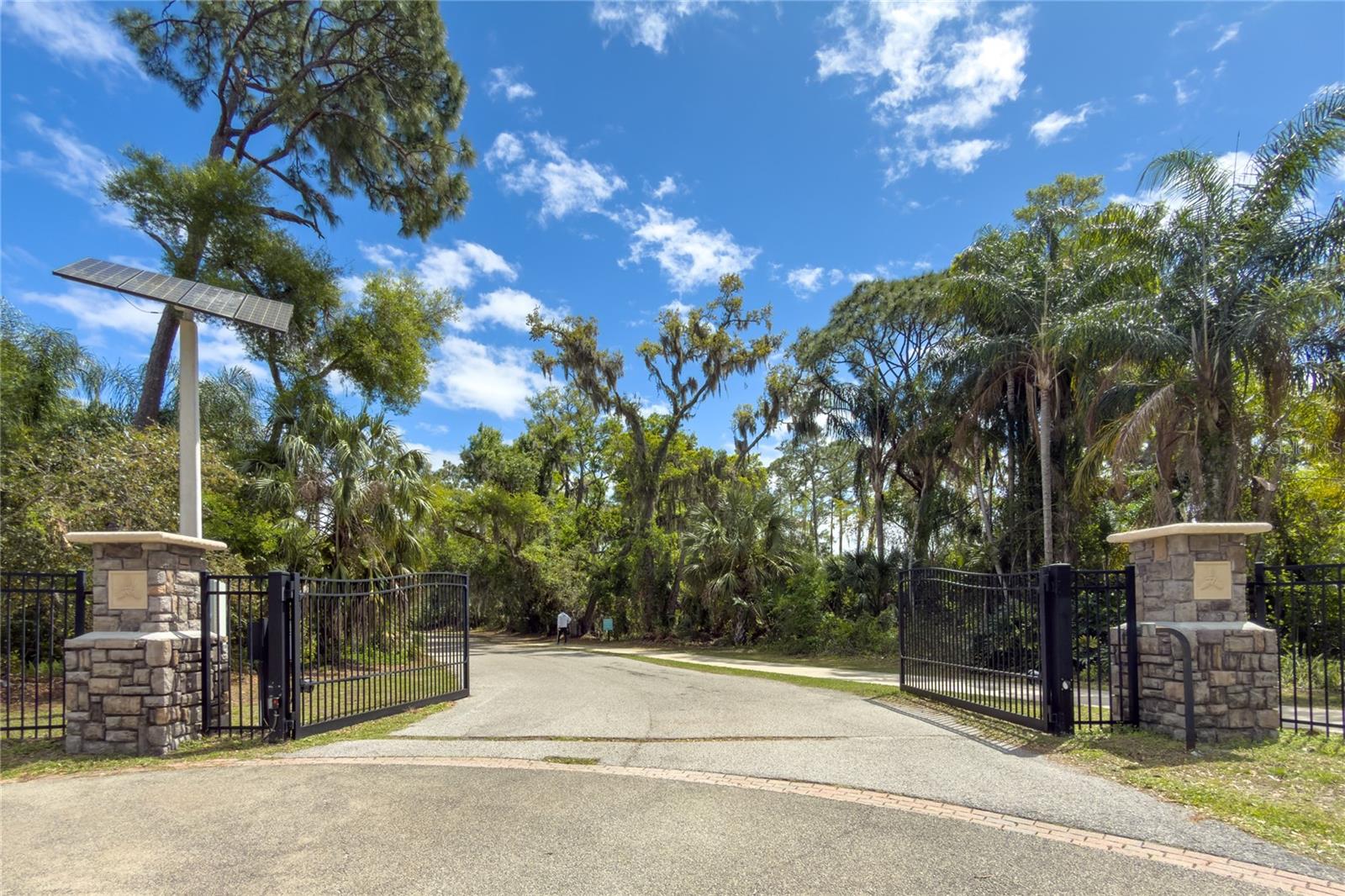 Image 41 of 48 For 7926 Cypress Lake Drive