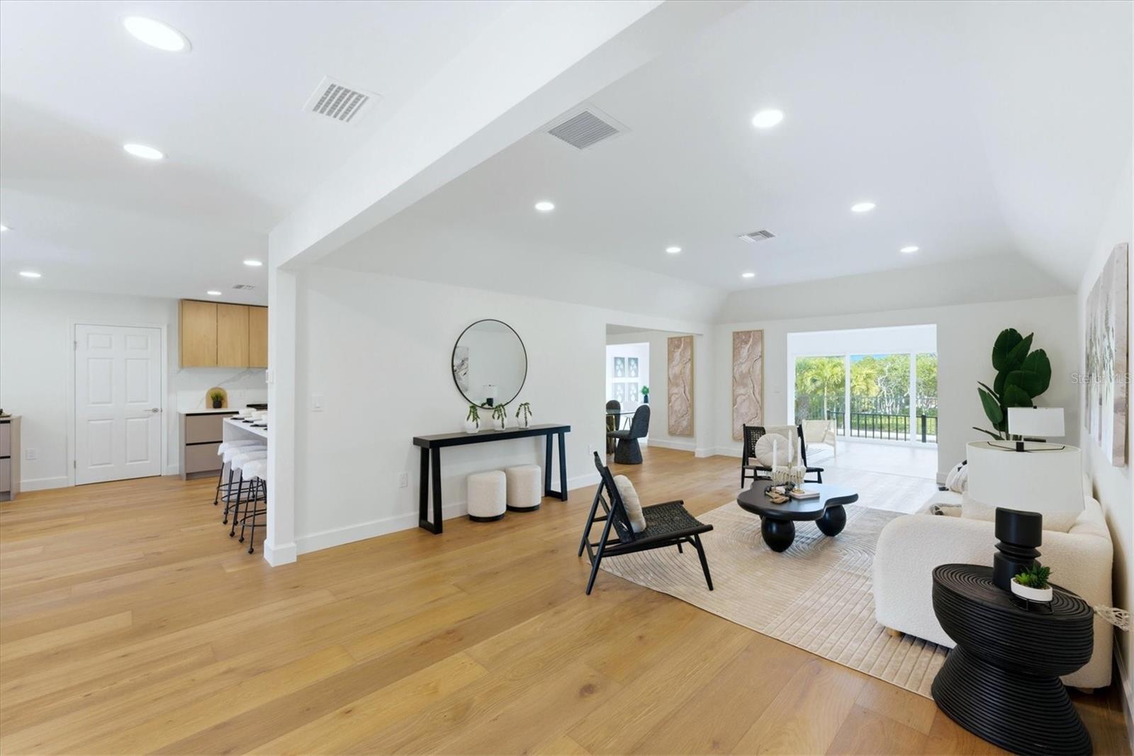 Listing photo id 9 for 700 Tropical Circle