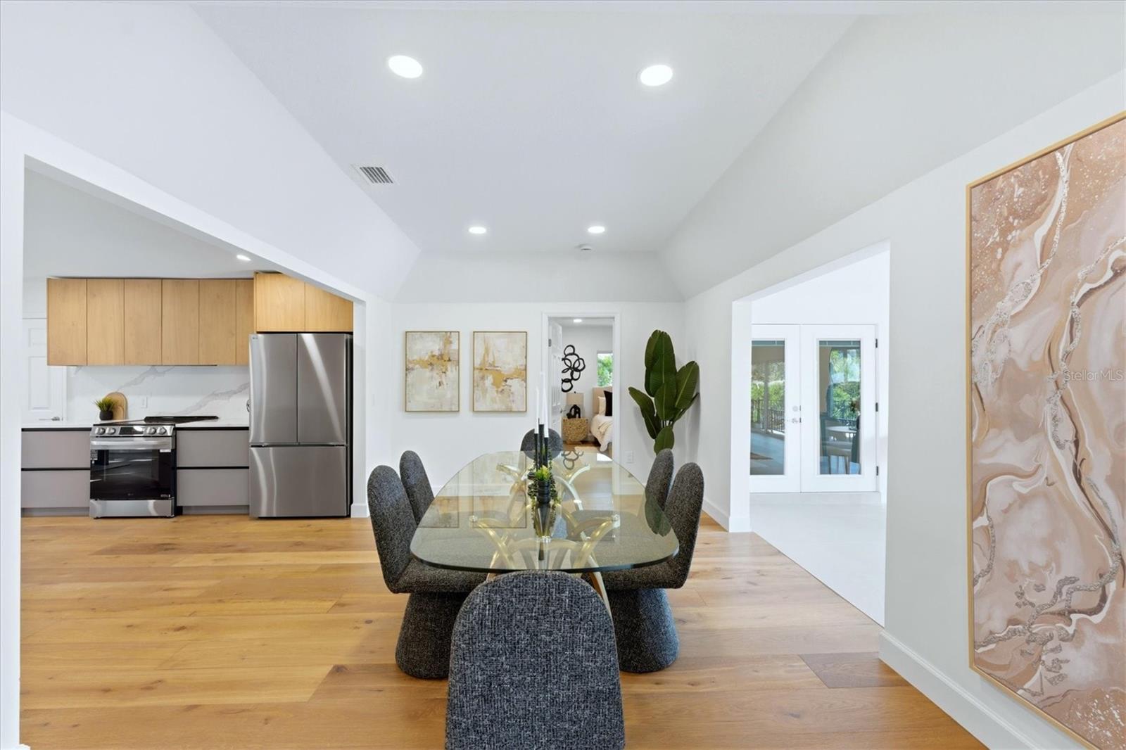 Listing photo id 10 for 700 Tropical Circle