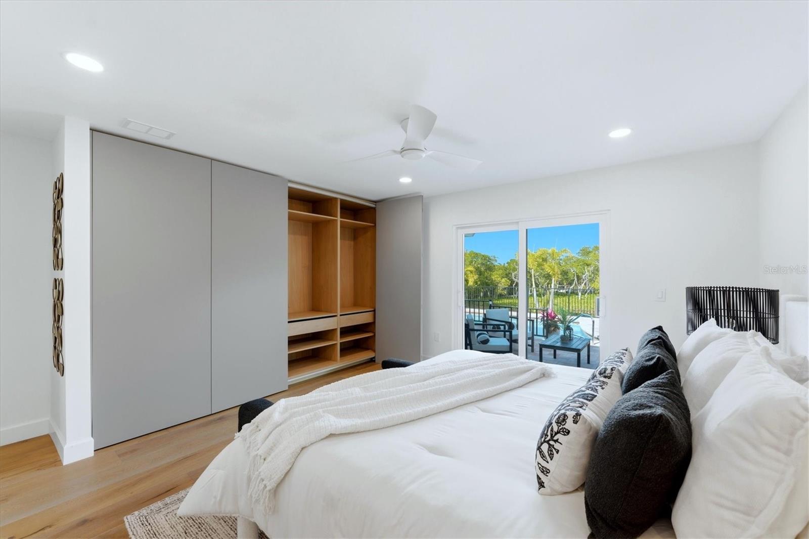 Listing photo id 14 for 700 Tropical Circle