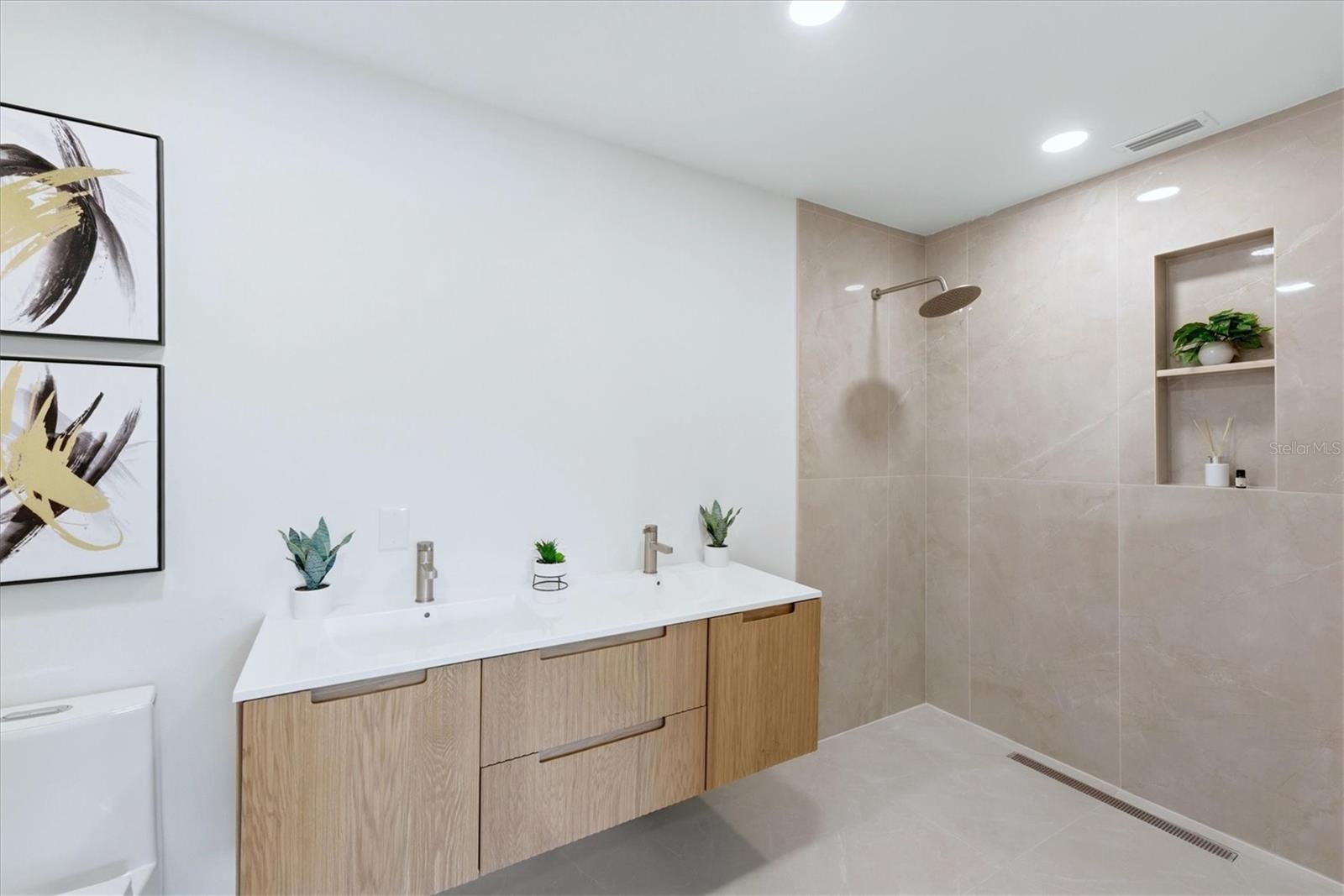 Listing photo id 15 for 700 Tropical Circle