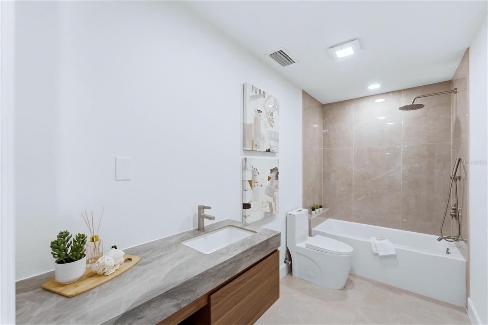 Listing photo id 17 for 700 Tropical Circle