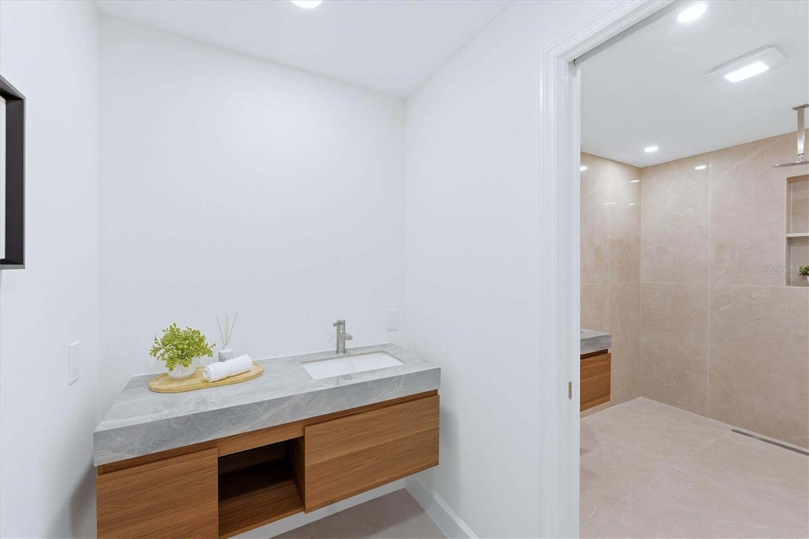 Listing photo id 21 for 700 Tropical Circle