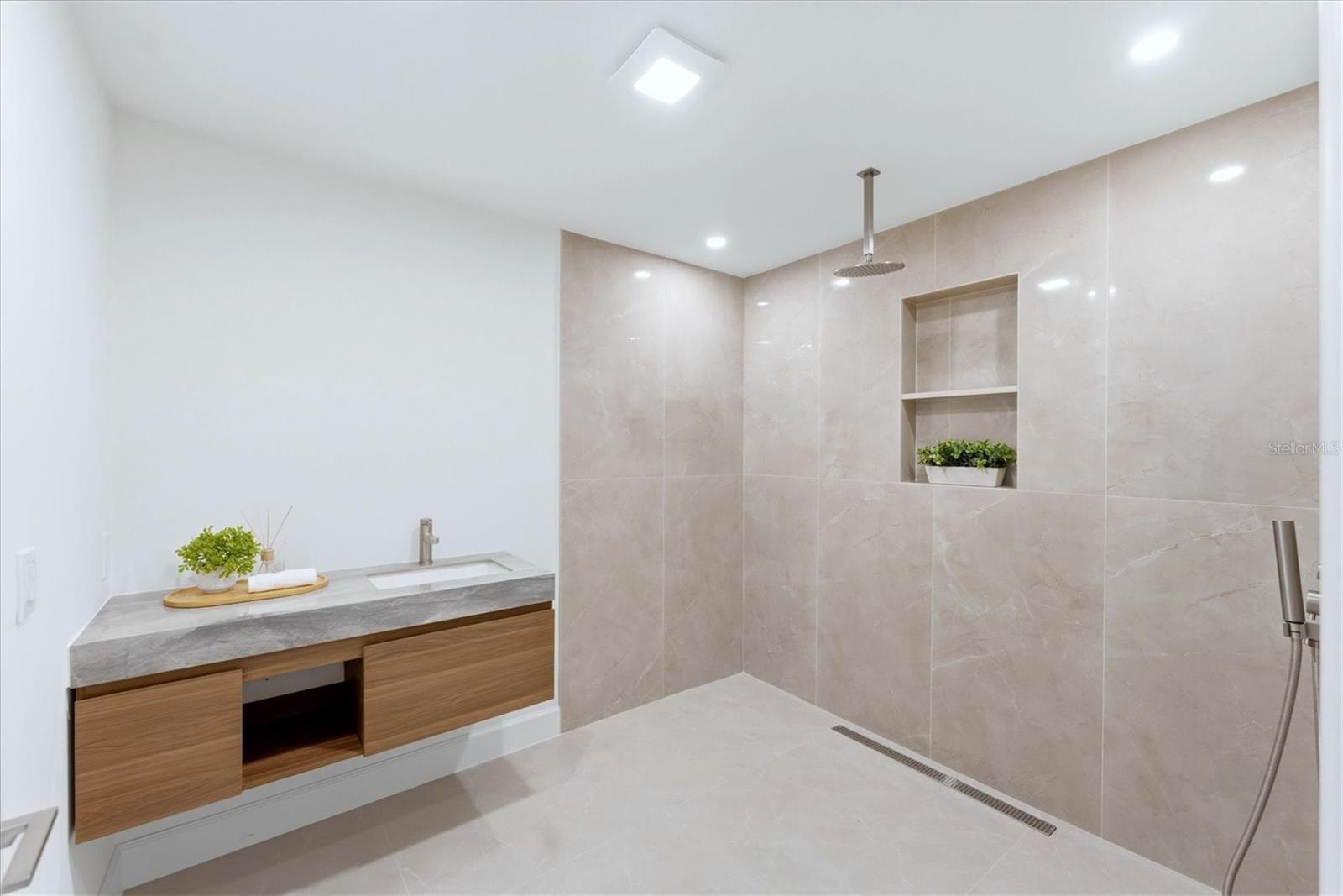 Listing photo id 22 for 700 Tropical Circle