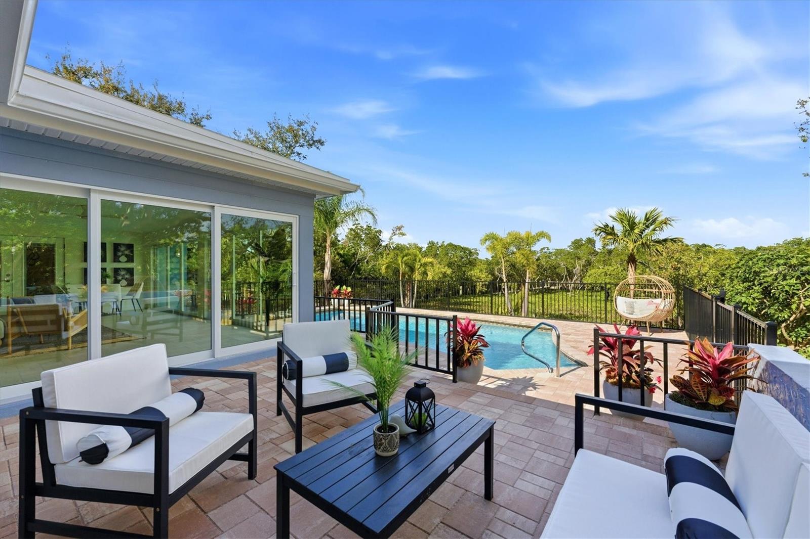 Listing photo id 27 for 700 Tropical Circle