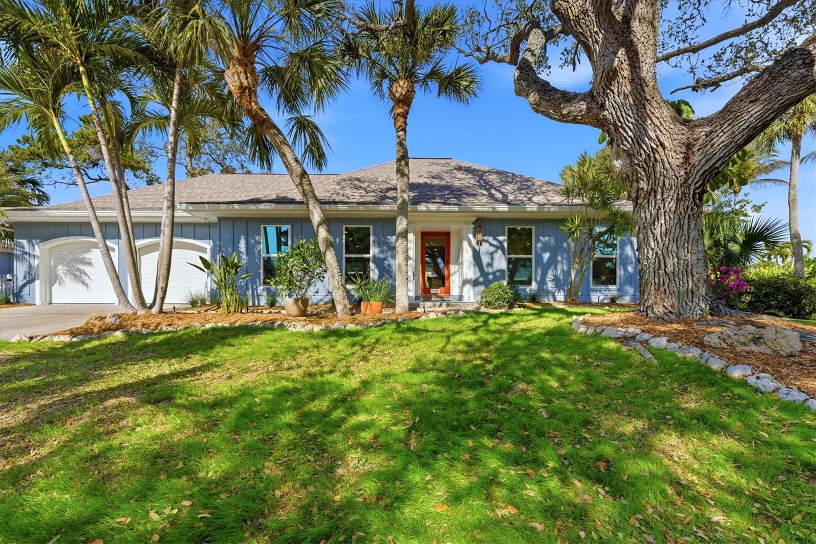 Listing photo id 1 for 700 Tropical Circle