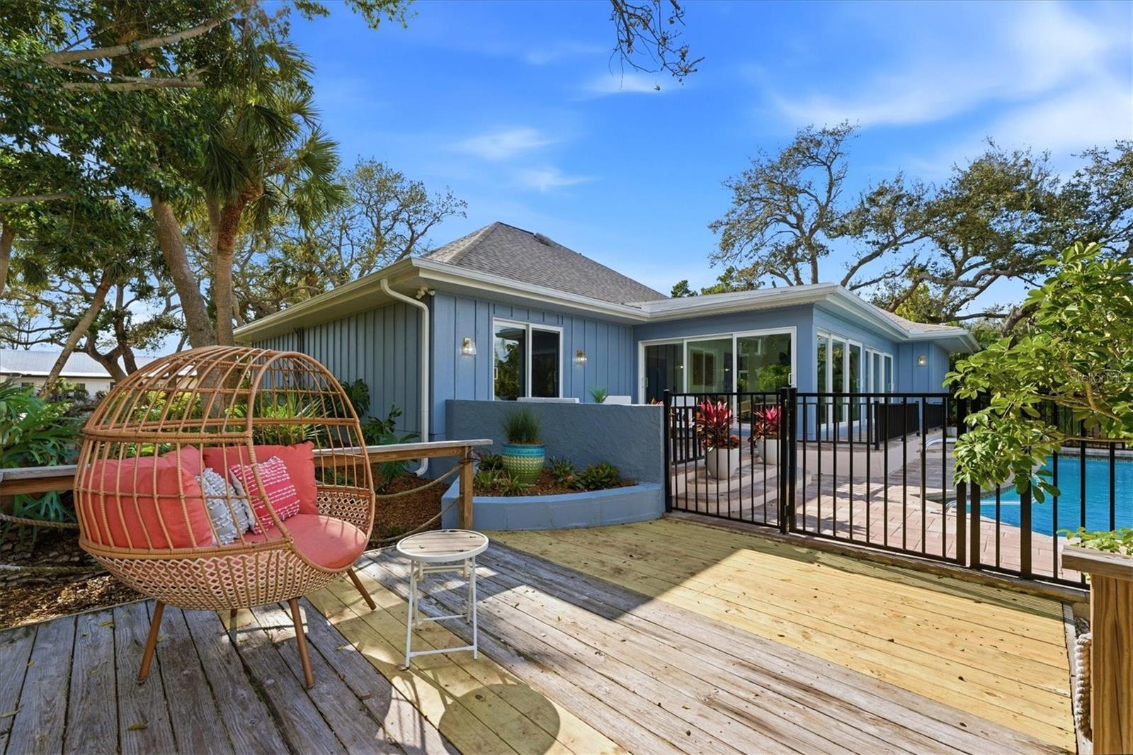 Listing photo id 28 for 700 Tropical Circle