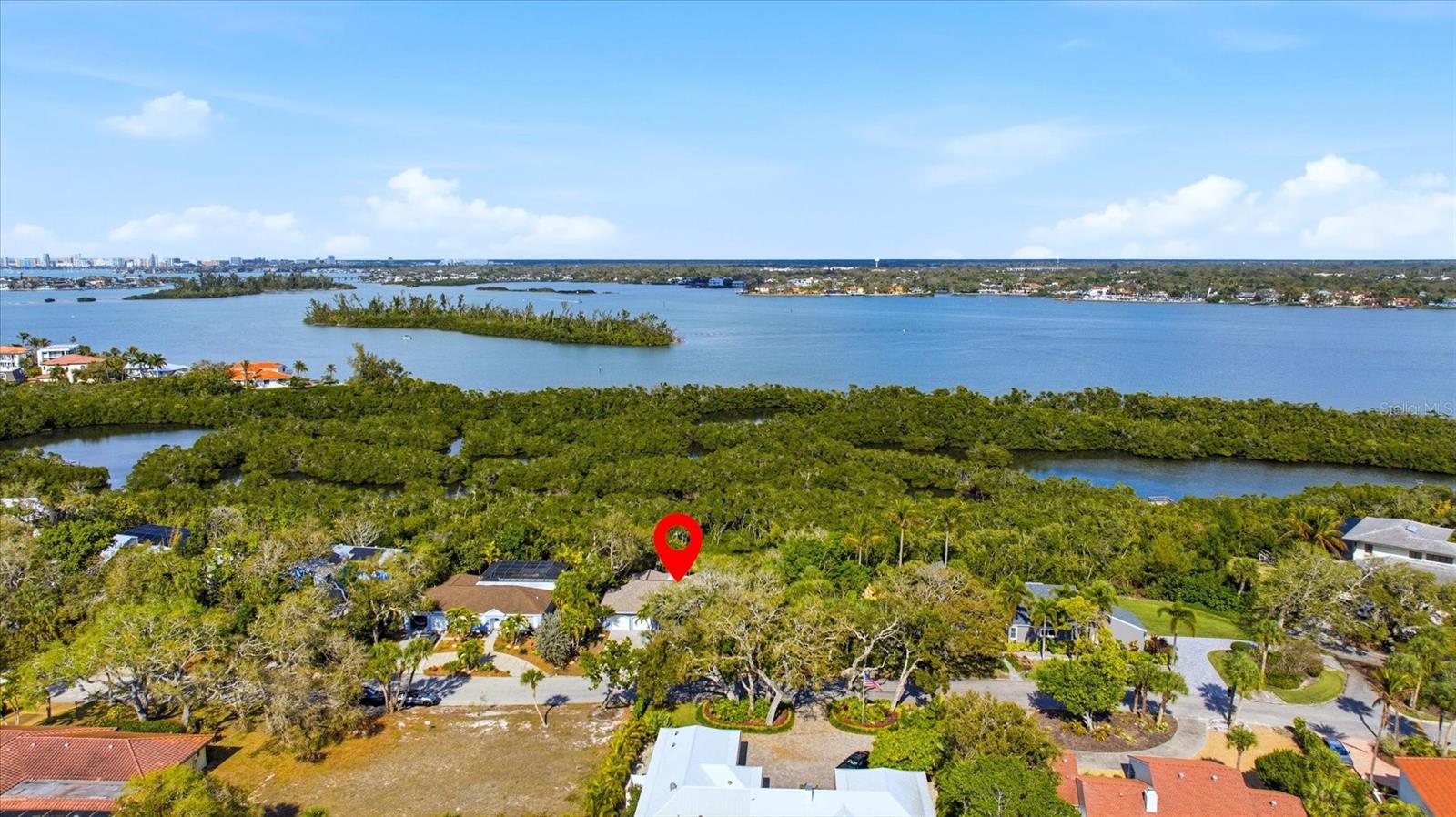 Listing photo id 32 for 700 Tropical Circle