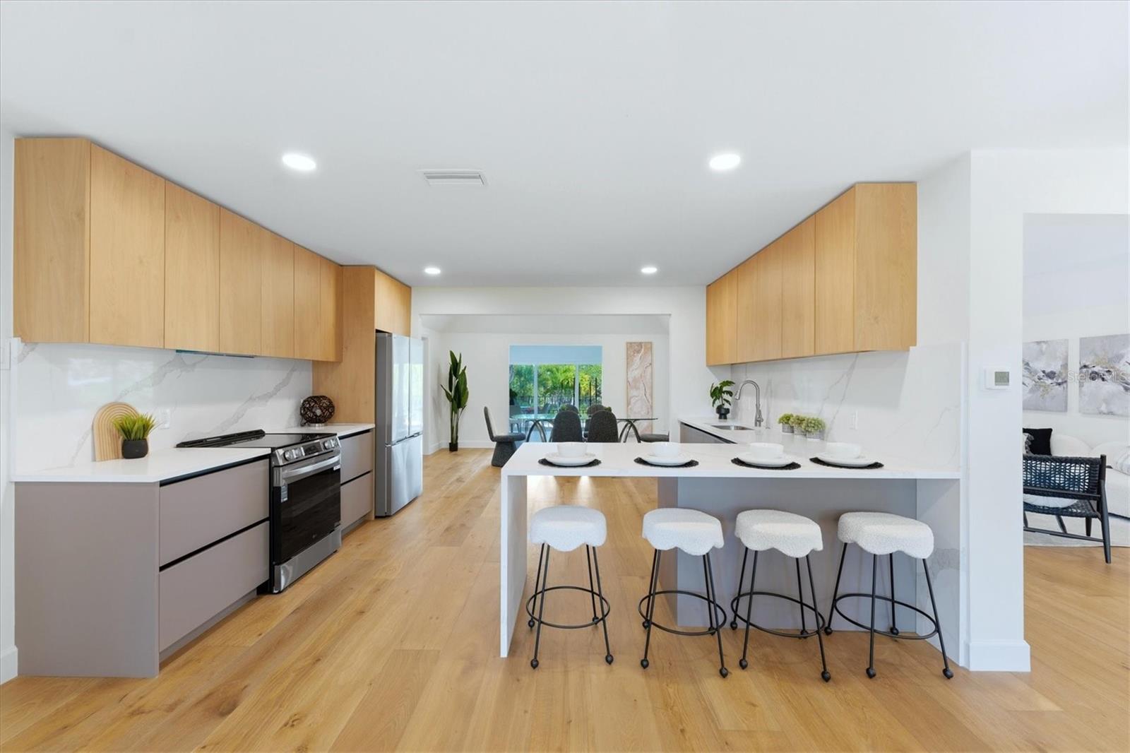 Listing photo id 3 for 700 Tropical Circle