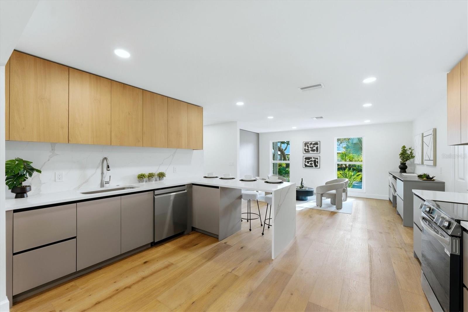 Listing photo id 4 for 700 Tropical Circle