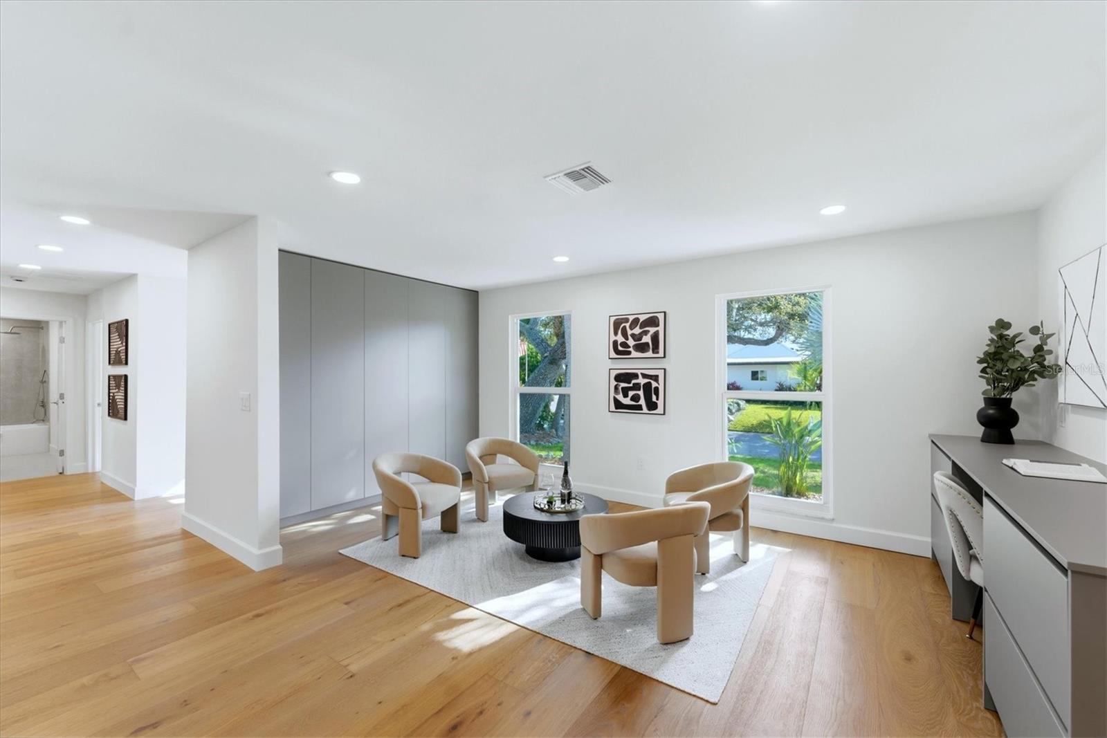 Listing photo id 5 for 700 Tropical Circle