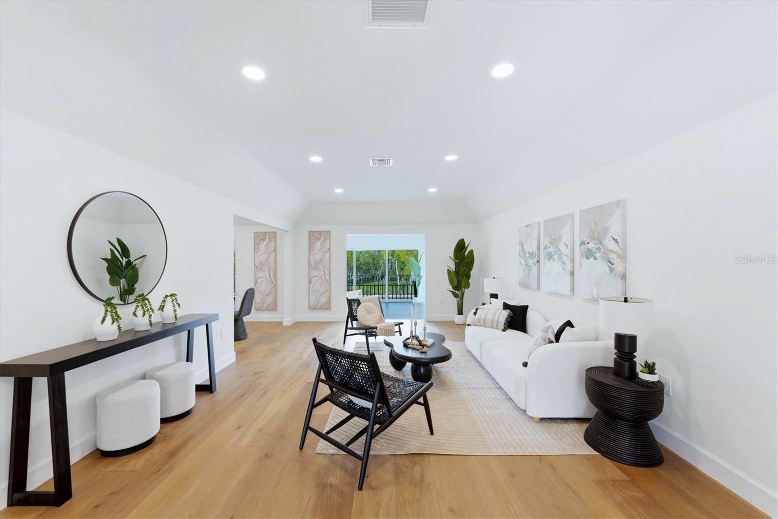 Listing photo id 7 for 700 Tropical Circle