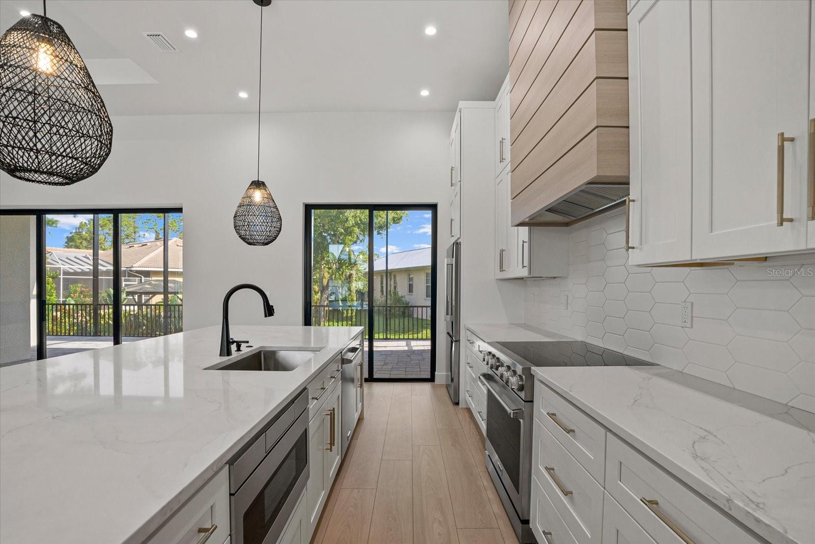 Image 14 of 38 For 1605 Landfall Drive