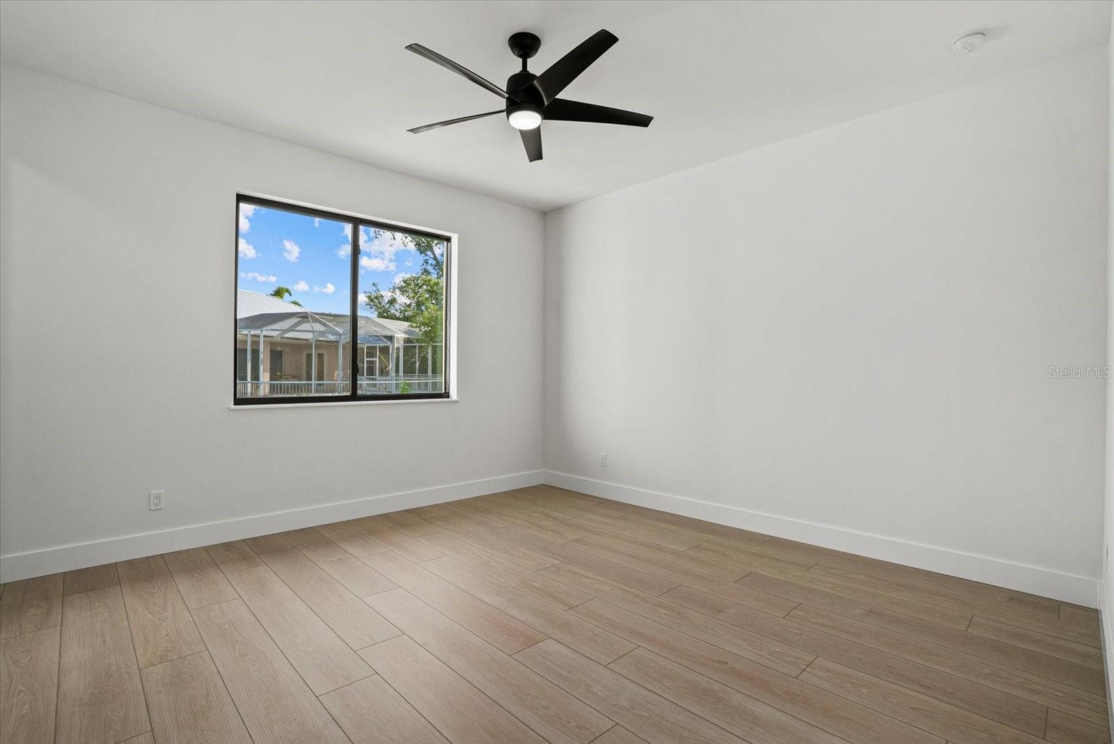 Image 23 of 38 For 1605 Landfall Drive