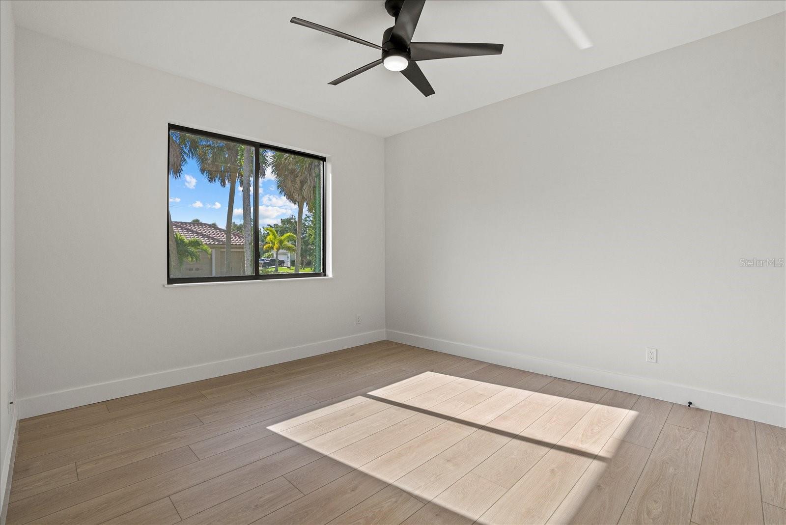 Image 28 of 38 For 1605 Landfall Drive