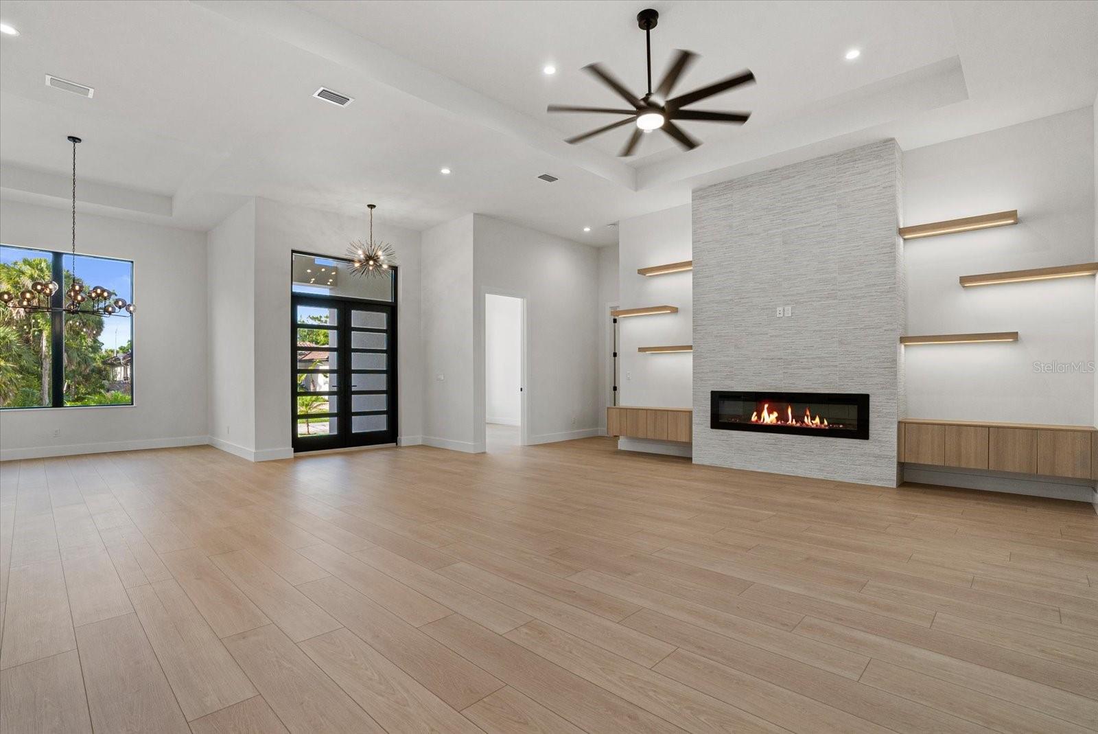 Image 5 of 38 For 1605 Landfall Drive