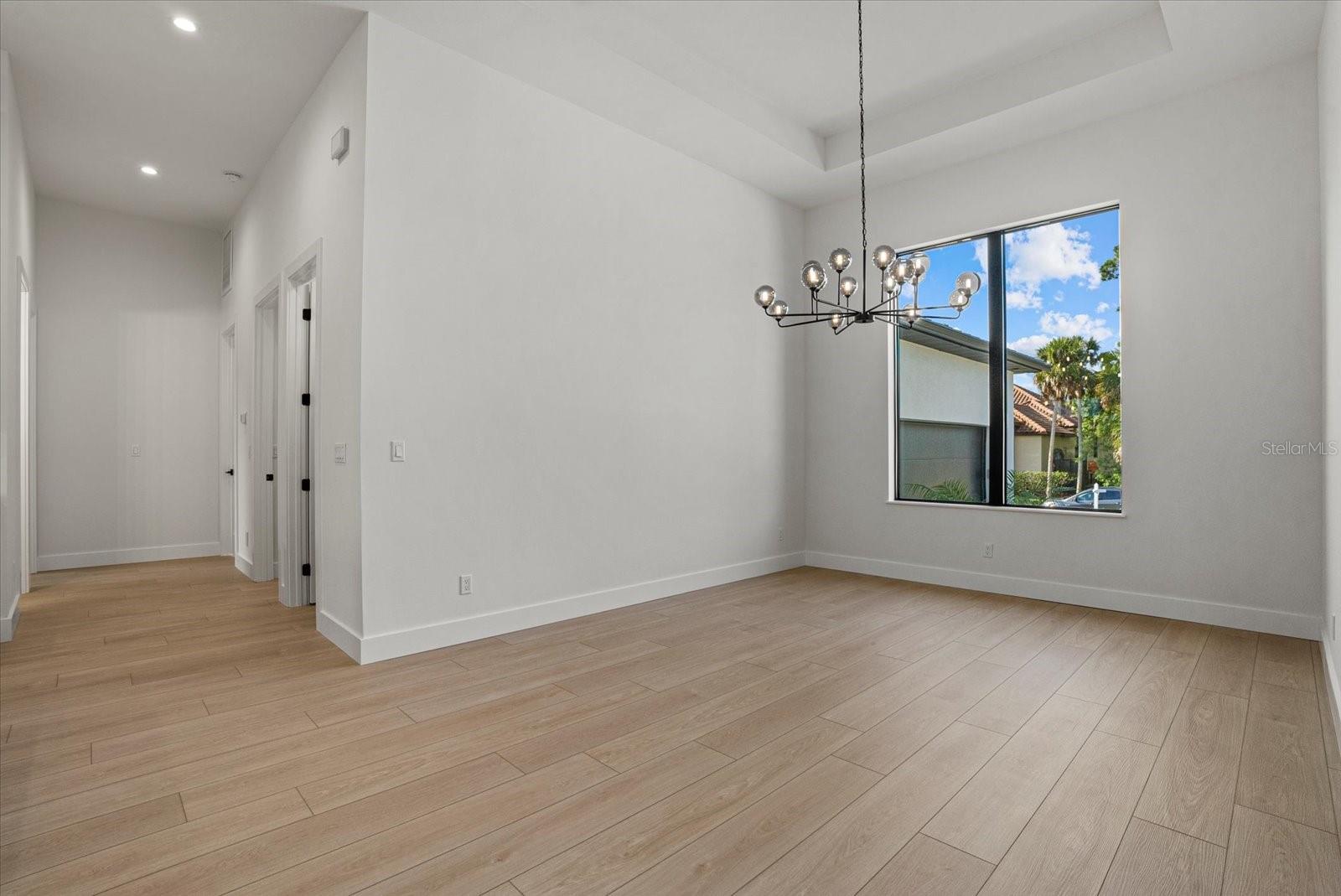 Image 9 of 38 For 1605 Landfall Drive