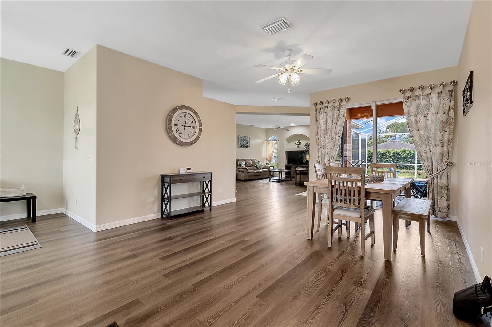 Image 5 of 55 For 2275 Homestead Circle